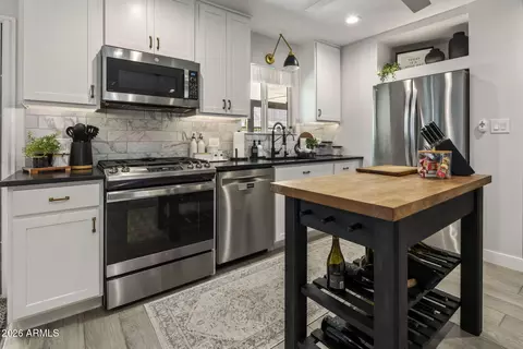 Kitchen - 2301 E Whitton Ave, Phoenix, AZ 85016 photo 3 of 5