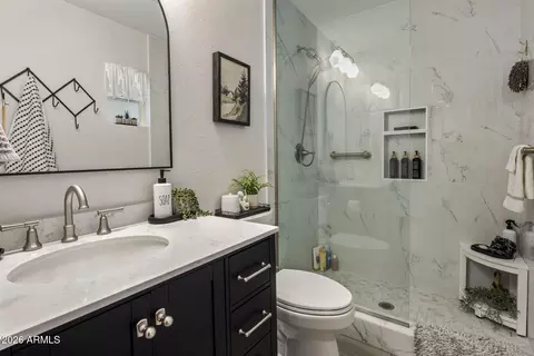Bath - 2301 E Whitton Ave, Phoenix, AZ 85016 photo 1 of 2