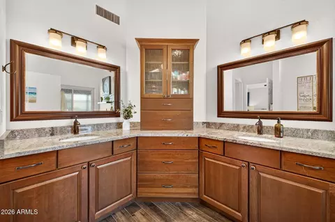 Bath - 4624 E Marilyn Rd, Phoenix, AZ 85032 photo 1 of 4