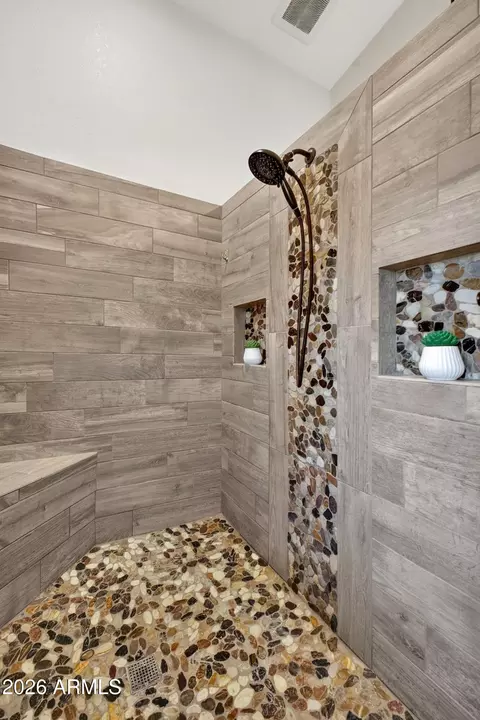 Bath - 4624 E Marilyn Rd, Phoenix, AZ 85032 photo 3 of 4