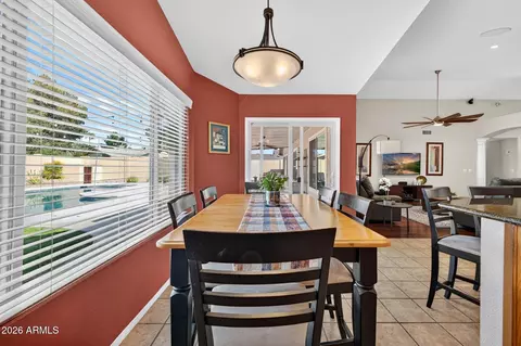 Dining - 4624 E Marilyn Rd, Phoenix, AZ 85032 photo 2 of 4