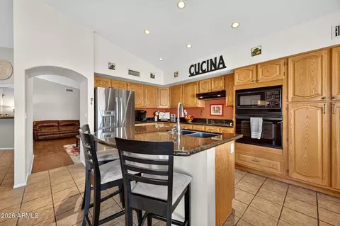 Kitchen - 4624 E Marilyn Rd, Phoenix, AZ 85032 photo 4 of 5