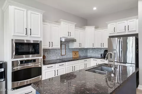 Kitchen - 3084 E Fruitvale Ct, Gilbert, AZ 85297 photo 2 of 5