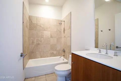 Bath - 1145 E Whitton Ave #1008, Phoenix, AZ 85014 photo 3 of 3