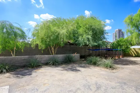 Exterior - 1145 E Whitton Ave #1008, Phoenix, AZ 85014 photo 4 of 6