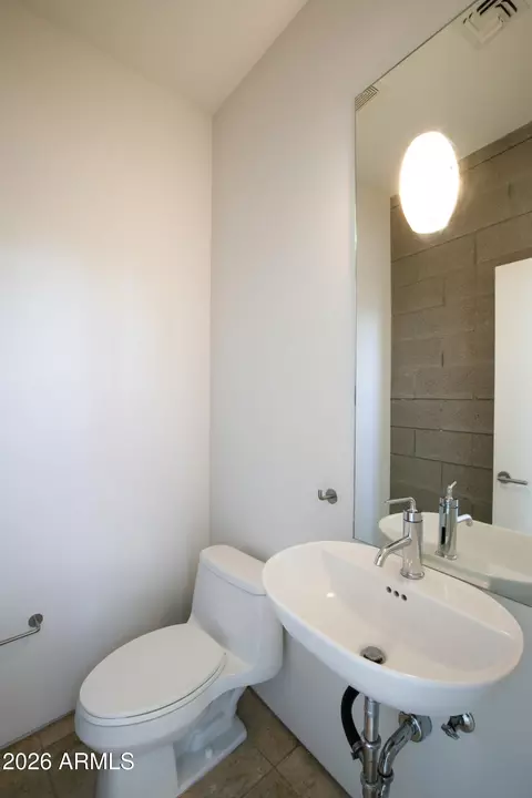 Bath - 1145 E Whitton Ave #1008, Phoenix, AZ 85014 photo 1 of 3
