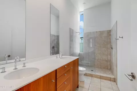 Bath - 1145 E Whitton Ave #1008, Phoenix, AZ 85014 photo 2 of 3