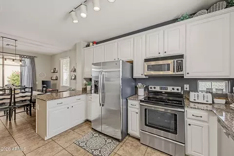 Kitchen - 10160 E Isleta Ave, Mesa, AZ 85209 photo 3 of 3