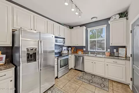 Kitchen - 10160 E Isleta Ave, Mesa, AZ 85209 photo 1 of 3