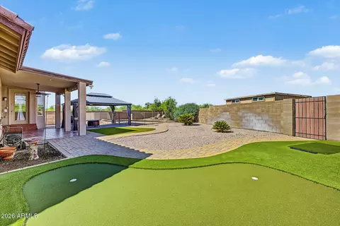 Exterior - 402 E Blue Eagle Ln, Phoenix, AZ 85086 photo 2 of 6