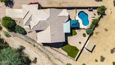 View/Area - 402 E Blue Eagle Ln, Phoenix, AZ 85086 photo 6 of 9