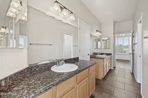 Bath - 402 E Blue Eagle Ln, Phoenix, AZ 85086 photo 4 of 4