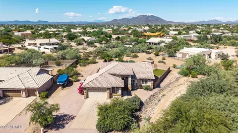 View/Area - 402 E Blue Eagle Ln, Phoenix, AZ 85086 photo 5 of 9