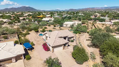 View/Area - 402 E Blue Eagle Ln, Phoenix, AZ 85086 photo 4 of 9