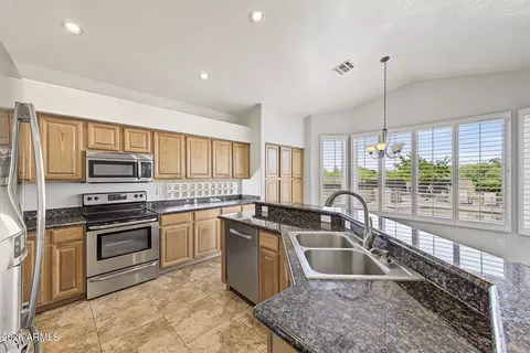 Kitchen - 402 E Blue Eagle Ln, Phoenix, AZ 85086 photo 3 of 4