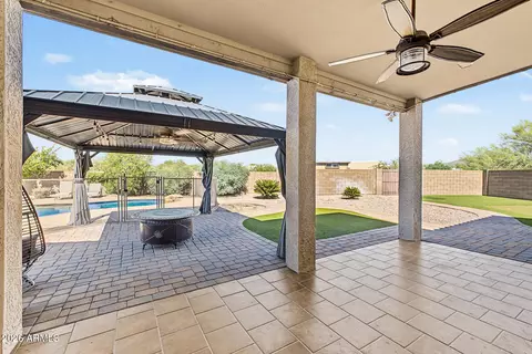 Exterior - 402 E Blue Eagle Ln, Phoenix, AZ 85086 photo 1 of 6