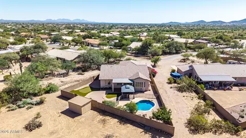 View/Area - 402 E Blue Eagle Ln, Phoenix, AZ 85086 photo 8 of 9