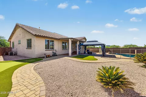 Exterior - 402 E Blue Eagle Ln, Phoenix, AZ 85086 photo 3 of 6