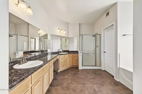 Bath - 402 E Blue Eagle Ln, Phoenix, AZ 85086 photo 1 of 4