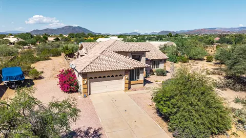 View/Area - 402 E Blue Eagle Ln, Phoenix, AZ 85086 photo 3 of 9