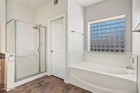 Bath - 402 E Blue Eagle Ln, Phoenix, AZ 85086 photo 2 of 4