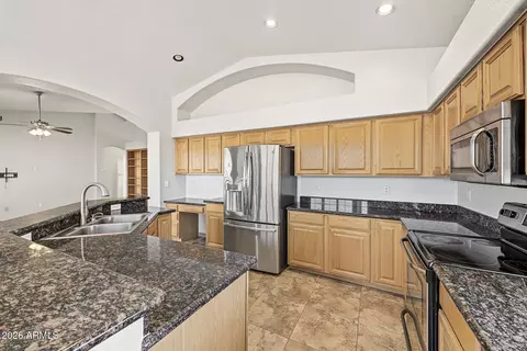 Kitchen - 402 E Blue Eagle Ln, Phoenix, AZ 85086 photo 4 of 4