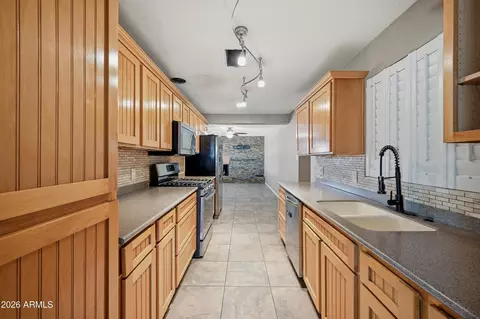 2301 W Cheery Lynn Rd, Phoenix, AZ 85015
