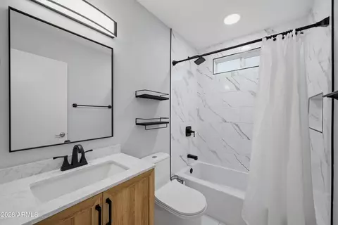 Bath - 3040 E Dahlia Dr, Phoenix, AZ 85032 photo 2 of 2