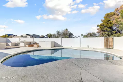 Exterior - 3040 E Dahlia Dr, Phoenix, AZ 85032 photo 2 of 4