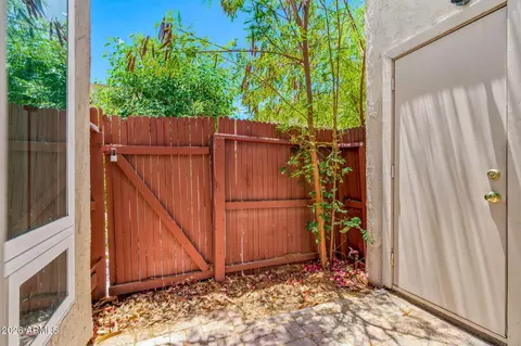 Exterior - 1040 E Pueblo Rd, Phoenix, AZ 85020 photo 6 of 11