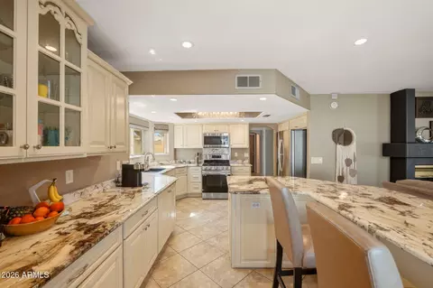 Kitchen - 1218 E Villa Rita Dr, Phoenix, AZ 85022 photo 5 of 7