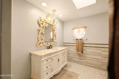 Bath - 1218 E Villa Rita Dr, Phoenix, AZ 85022 photo 3 of 8