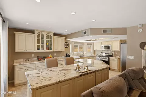 Kitchen - 1218 E Villa Rita Dr, Phoenix, AZ 85022 photo 4 of 7