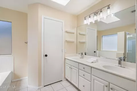 Bath - 2823 E Blackhawk Dr, Phoenix, AZ 85050 photo 1 of 4