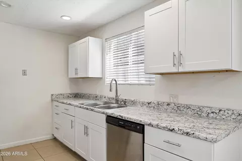 Kitchen - 1111 E Turney Ave #5, Phoenix, AZ 85014 photo 2 of 3