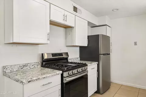 Kitchen - 1111 E Turney Ave #5, Phoenix, AZ 85014 photo 3 of 3