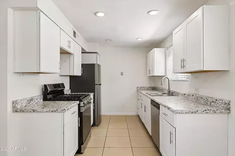 Kitchen - 1111 E Turney Ave #5, Phoenix, AZ 85014 photo 1 of 3