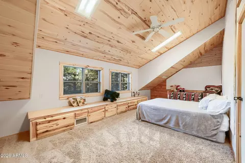 Bedroom - 2790 Pine Rim Rd, Overgaard, AZ 85933 photo 11 of 13