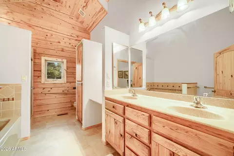 Bath - 2790 Pine Rim Rd, Overgaard, AZ 85933 photo 7 of 7