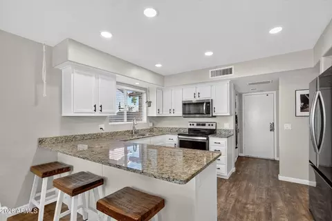 Kitchen - 152 S Abalone Dr, Gilbert, AZ 85233 photo 2 of 4