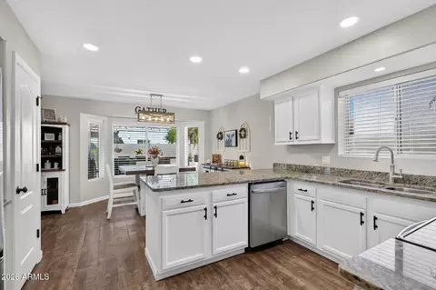 Kitchen - 152 S Abalone Dr, Gilbert, AZ 85233 photo 4 of 4
