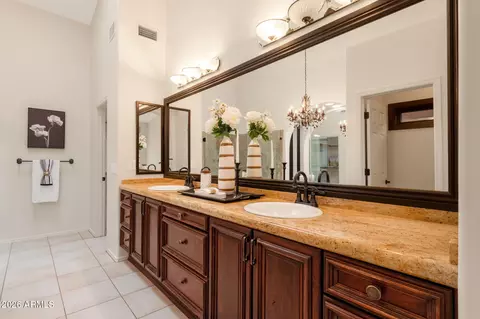 Bath - 1837 E Marilyn Rd, Phoenix, AZ 85022 photo 1 of 6