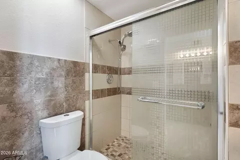 Bath - 3224 E Taro Ln, Phoenix, AZ 85050 photo 3 of 5
