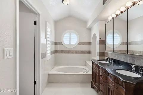 Bath - 3224 E Taro Ln, Phoenix, AZ 85050 photo 1 of 5