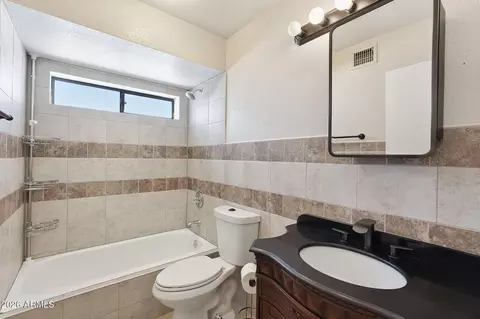Bath - 3224 E Taro Ln, Phoenix, AZ 85050 photo 4 of 5