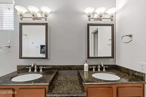 Bath - 4602 E Grandview Rd, Phoenix, AZ 85032 photo 2 of 4
