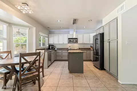 Kitchen - 4602 E Grandview Rd, Phoenix, AZ 85032 photo 5 of 6