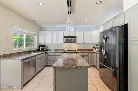 Kitchen - 4602 E Grandview Rd, Phoenix, AZ 85032 photo 6 of 6