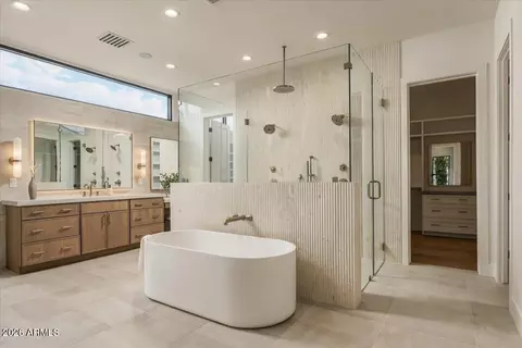 Bath - 4510 E Calle Tuberia --, Phoenix, AZ 85018 photo 2 of 12