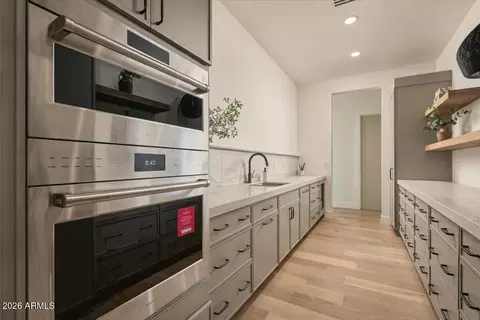 Entry Way - 4510 E Calle Tuberia --, Phoenix, AZ 85018 photo 2 of 3